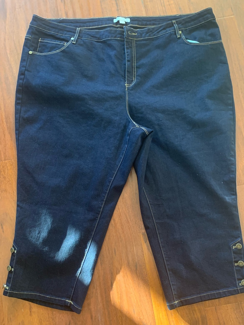 Woman Within 3X dark Blue Women’s Capri Jeans, with cute copper buttons on legs